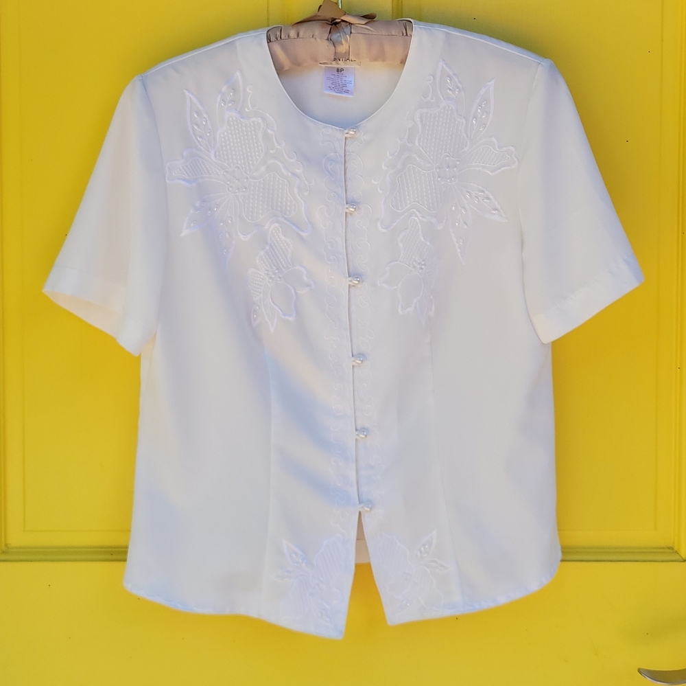 Liz Baker Essentials Pearl Embroidered Blouse 8P | White Short Sleeve - Picture 2 of 8